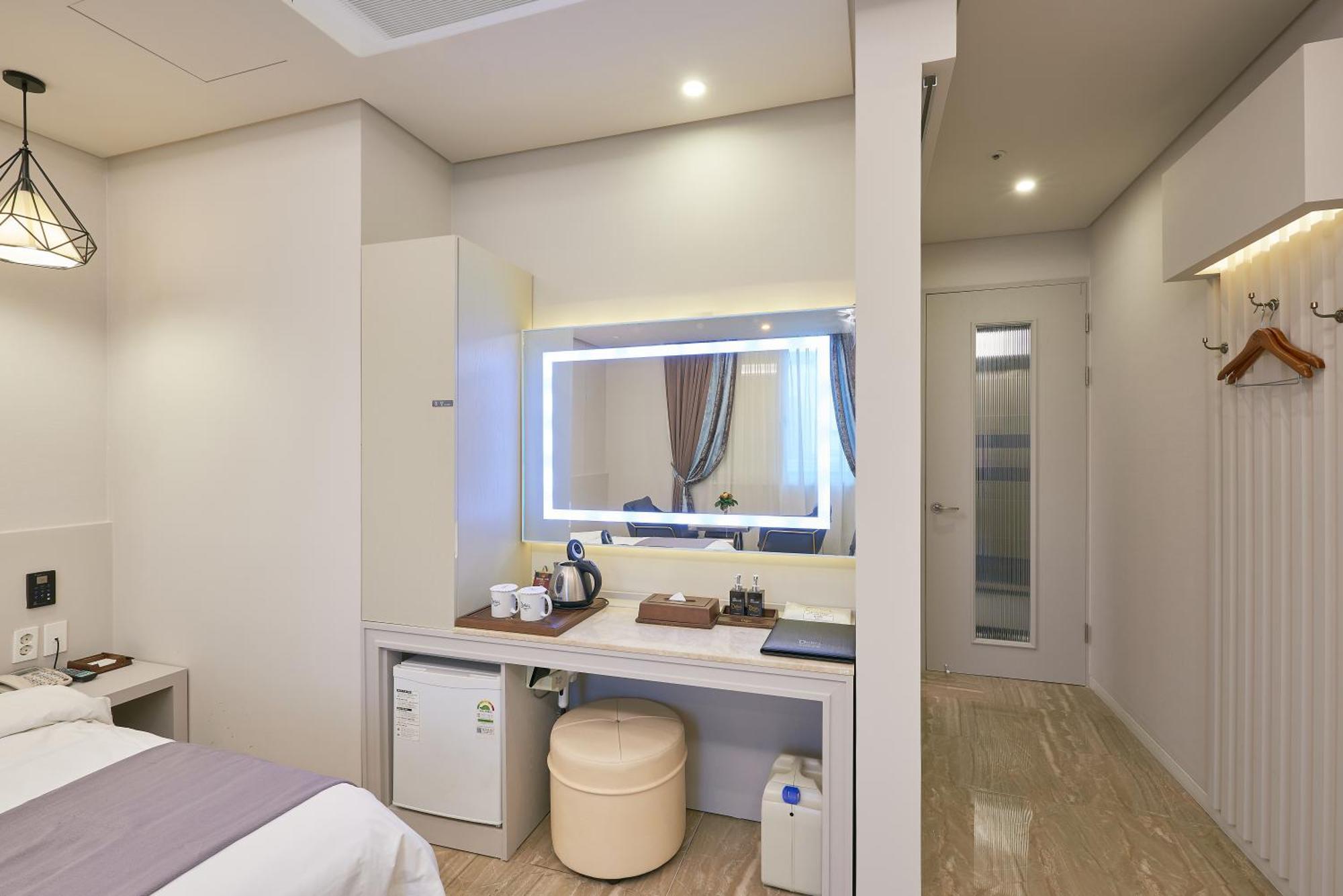 Dubai Hotel Gwangju Metropolitan City Exterior photo